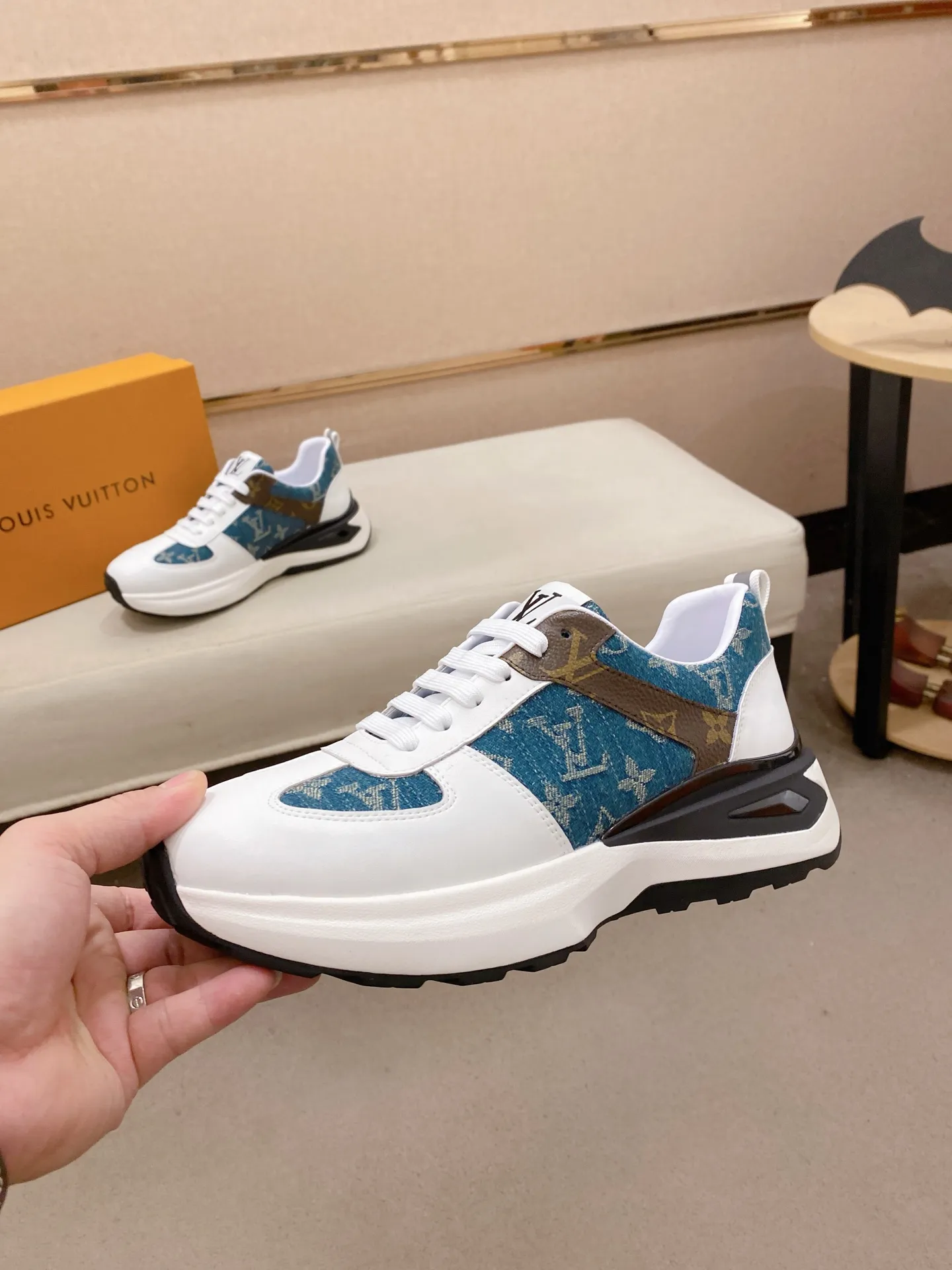 Men's shoes💰:442💰🇮🇹🇮🇹LV Louis Vuitton. The latest fashionable casual shoes are popular in physical stores. New spring and summer comfortable imported custom original cowhide, unique jacquard fabric element design. With sheepskin lining, Lv original bottom, [sun][sun] high-end packaging and high quality💪Details determine the quality, you can enter and exit the counter at will, welcome to compare🇮🇹Size 38-44